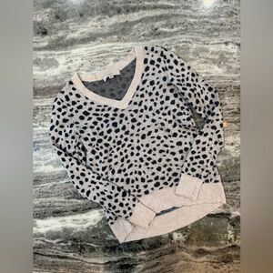 LOFT Cream Leopard Print V-neck Pullover Sweater Women Gray/White Size Small